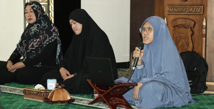 Perkuat Keimanan, Polres Gresik Gelar Ngaji Bareng Ustadzah Marwa