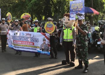 Hadirkan Badut, Satlantas Polres Purbalingga Sosialisasi Tertib Lalu Lintas di GOR Goentoer Darjono