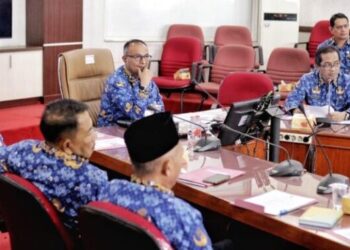 PJ Bupati Subang Memimpin Rapat Evaluasi Monitoring Center