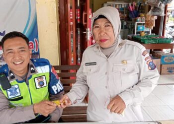 Si Dokkes Polres Samosir Cek Kesehatan Personil Yang Bertugas di Lapangan