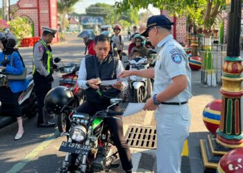 Sosialisasikan Pembebasan Denda Pajak dan Pelaksanaan Operasi Patuh Semeru, Tim Samsat Madiun Kota Gelar Operasi Gabungan