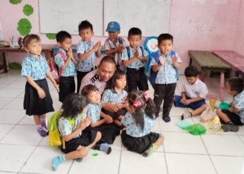 Bhabinkamtibmas Polsek Simanindo kunjungan kesekolah PAUD
