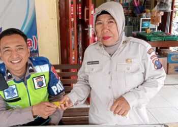 Si Dokkes Polres Samosir Cek Kesehatan Personil Yang Bertugas di Lapangan