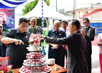 Bupati Samosir Hadiri Upacara Peringatan HUT Bhayangkara ke-78 Polres Samosir.