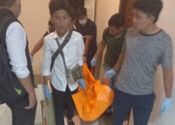 Tim Inafis Polres Samosir Cek TKP Penemuan Mayat Seorang Pengunjung di Dalam Toilet Homestay