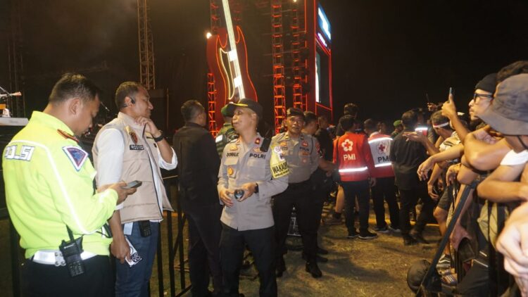 Kapolres Purbalingga Pantau Langsung Pengamanan Konser Iwan Fals