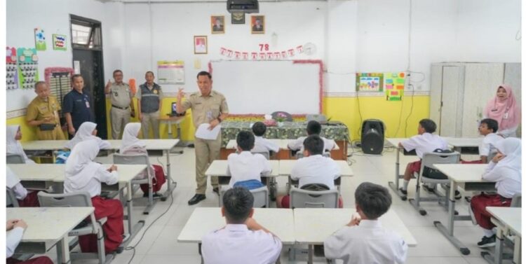 Pejabat Pemkot Jakut Ajarkan Pelajar Tentang Pendidikan Anti Korupsi
