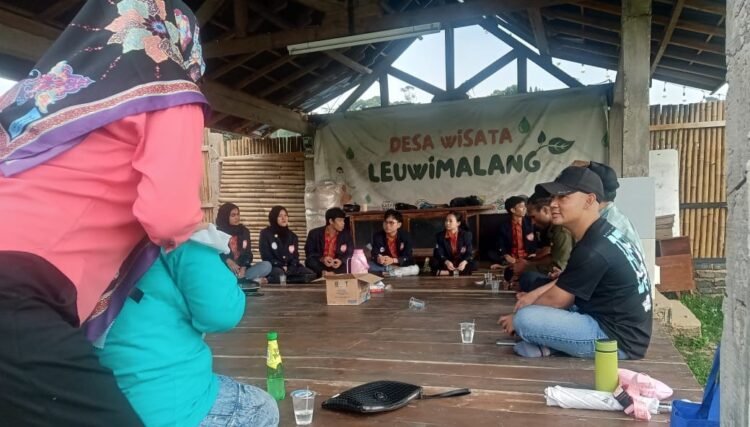 Desa Wisata Lewimalang Dikunjungi Oleh Mahasiswa/i Universitas Trisakti Fakultas Parawitsata Dalam Rangka Lakukan Tugas Kampus