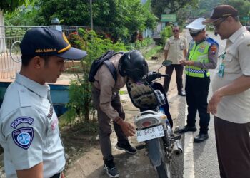 Tingkatkan Kepatuhan Pajak di Pacitan, Tim Samsat Pacitan Gelar Operasi Gabungan