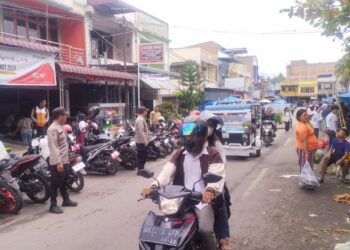 Strong Point Siang Polres Samosir, Demi Kelancaran Lalu Lintas Bagi Pedagang dan Pembeli di Pasar Utama Kab.Samosir