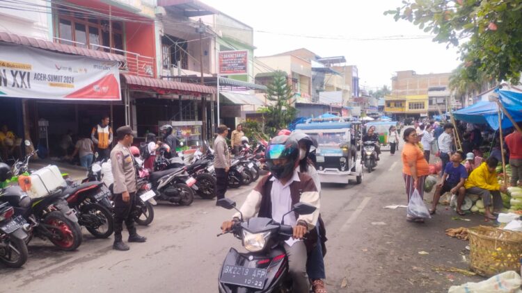 Strong Point Siang Polres Samosir, Demi Kelancaran Lalu Lintas Bagi Pedagang dan Pembeli di Pasar Utama Kab.Samosir