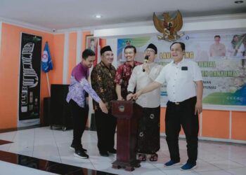 Penjabat Bupati Banyumas Lounching Petani Milenial, Ajak Santri Bertani