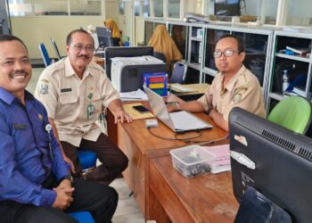 Sosialisasikan Tertib Administrasi Ranmor, Tim Samsat Madiun Kota Sampaikan Data Kendaaran Penunggak di Beberapa OPD