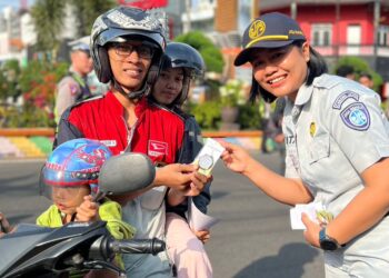 Si Patuh dapat Hadiah dalam Aksi Simpatik Jasa Raharja Madiun