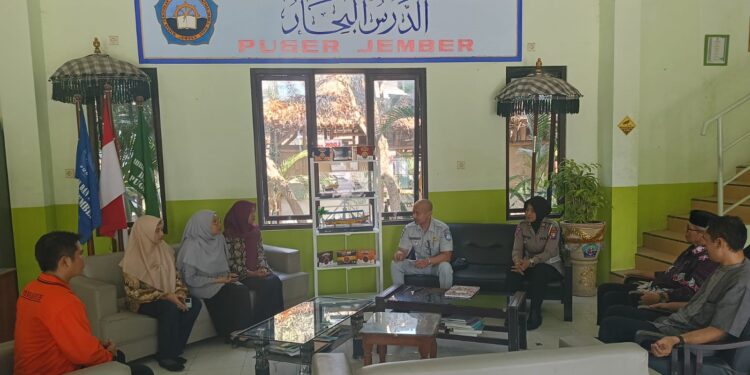 Jasa Raharja Jember dan Kamsel Polres Jember Gelar Sosialisasi Pengajar Peduli Keselamatan Lalu Lintas (PPKL) di SMK Perikanan dan Kelautan