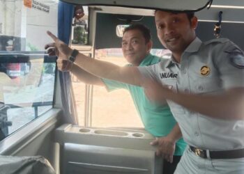 Tindak Lanjut Kesimpulan Rapat FKLL Pacitan, Jasa Raharja Pasang Sticker Himbauan Keselamatan