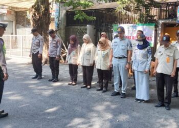Edukasi dan Tegur Masyarakat Tim Samsat Surabaya Utara Gelar Operasi Gabungan Bersama Polsek Pabean Cantian