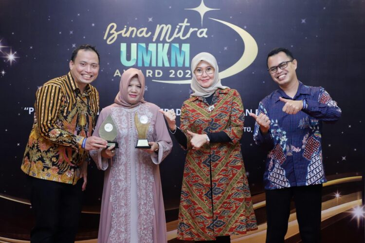 Sukses Bawa Mitra Binaan ‘Rumah Sandal Geulis’ Go Internasional, Jasa Raharja Raih Predikat Gold dalam Ajang Bina Mitra UMKM Award 2024