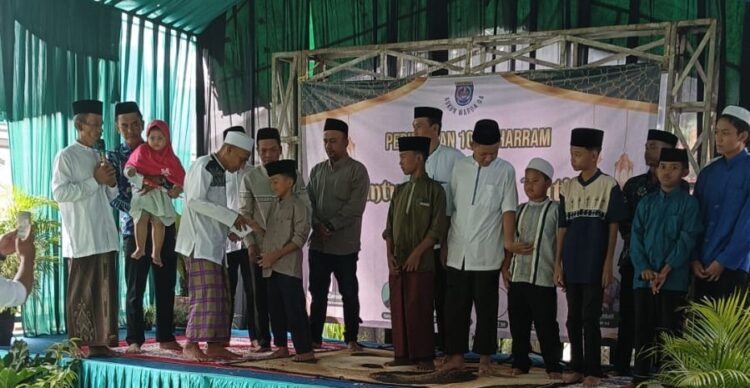 Masyarakat RW 04 Kelurahan Pasir Putih Kecamatan Sawangan Kota Depok Santuni Anak Yatim Dhuafa Dan Janda Menuju Kehidupan Yang Lebih Baik