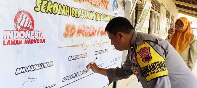 Bhabinkamtibmas Polsek Kalimanah Ikuti Deklarasi Sekolah Bersih Narkoba