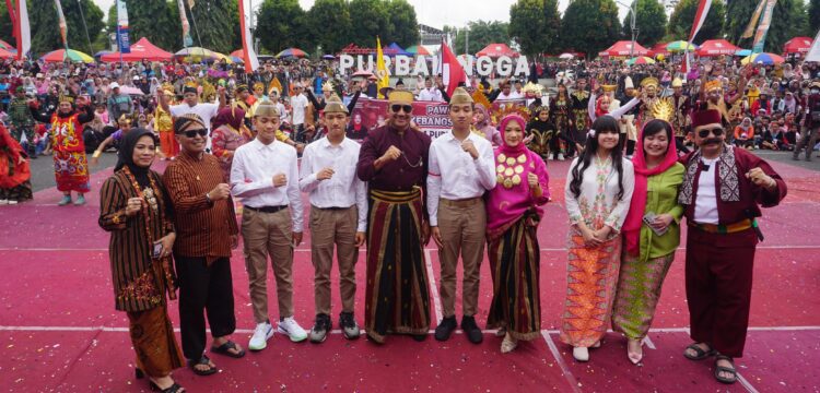 Kapolres Purbalingga Pimpin Anggota Meriahkan Pawai Kebangsaan