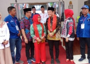 Hepy-Efsi Resmi Daftarkan Diri ke KPUD Kota Pagar Alam Untuk Bertarung Pilwako Pagar Alam
