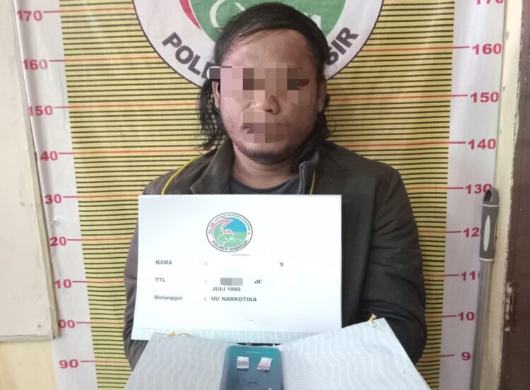 Karena Memiliki Narkotika Jenis Sabu, RS ditangkap dipinggir Jalan Kec. Onanrunggu Kab.Samosir