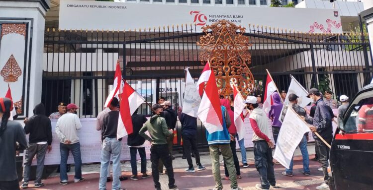 Pj Bupati Lahat Akan Dipangil!!! Ormas Grpk-RI Aksi di Depan Kemdagri