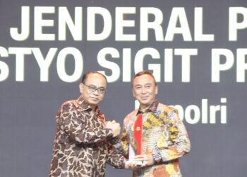 Kapolri Raih Penghargaan Extraordinary Dedication of Patriotism