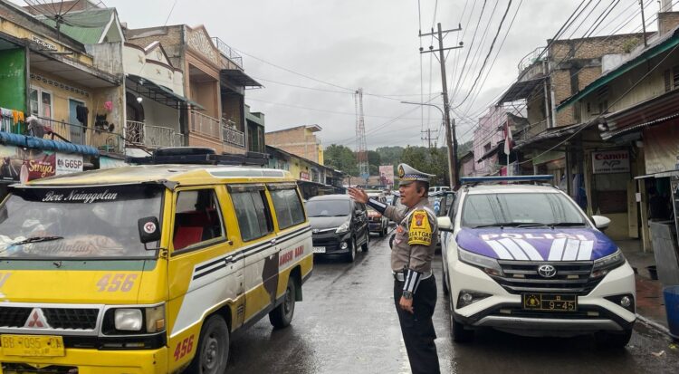 Kasat Lantas Polres Samosir Tinjau Pelaksanaan Pos Padat Pagi Demi Keselamatan Pelajar
