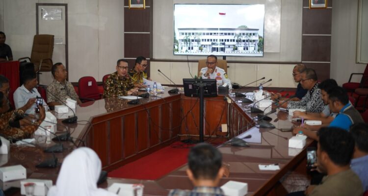Pj. Bupati Subang, Memimpin Rapat Persiapan Gerakan Pembagian Bendera Merah Putih