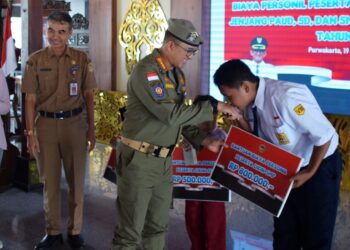 Ribuan Siswa Banyumas Terima Bantuan Pendidikan