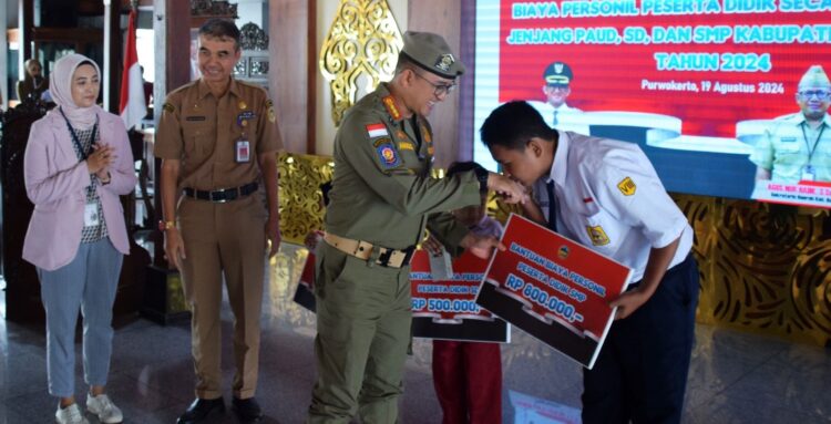 Ribuan Siswa Banyumas Terima Bantuan Pendidikan