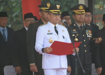 PJ Bupati Hanung Pimpin Upacara HUT RI di Alun-alun Purwokerto