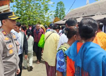 Polres Samosir Mengawal dan Dampingi Masyarakat Kabupaten Samosir Dalam Kunjungan Kerja Wakapolri di Wilayah Hukum Dairi