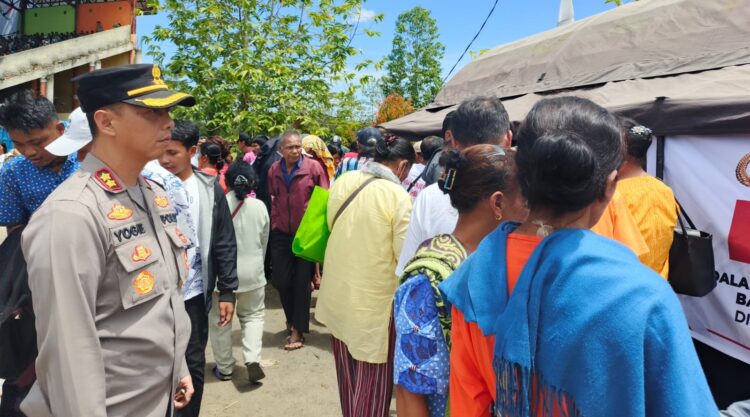 Polres Samosir Mengawal dan Dampingi Masyarakat Kabupaten Samosir Dalam Kunjungan Kerja Wakapolri di Wilayah Hukum Dairi