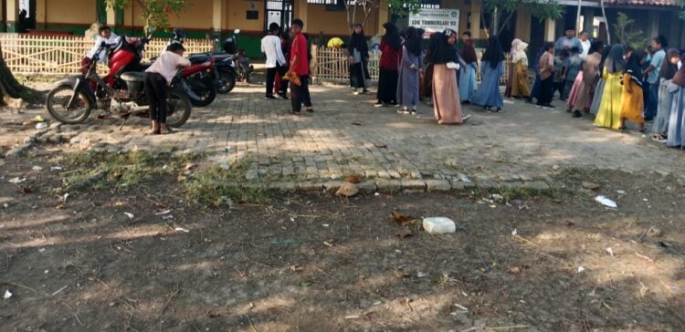 SD Negeri Sumber Sari 03 Kecamatan Pebanyuaran Kabupaten Bekasi, Minim Sarpras Sekolah