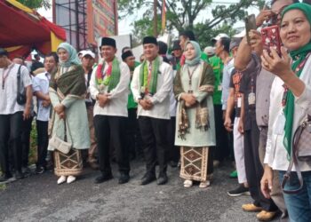 Pilkada 2024, Ribuan Waga Kota Solok Arak Nopi Candra dan Leo Murphi Daftar ke KPUD Kota Solok