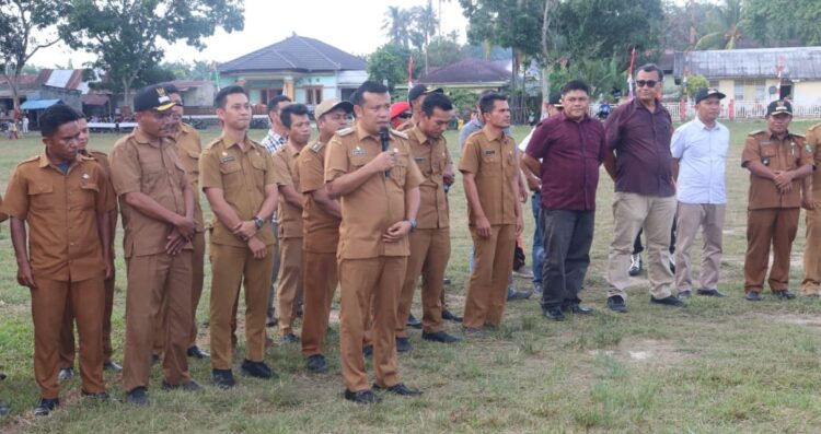 Pj Bupati Padang Lawas Utara Buka Turnamen Sepak Bola se Kecamatan Halongonan, Camat Sambut Kedatangan Pj Bupati dan Hj Obon Harahap