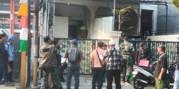 Diduga Lakukan Pencurian Tenaga Listrik, P2TL Putus Sambungan Sebuah Rumah di Jakut