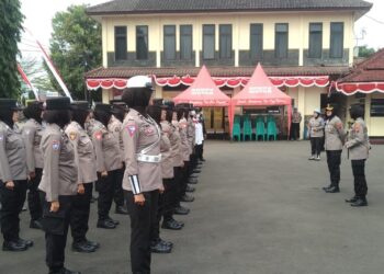 Seluruh Polwan Polres Purbalingga Diperiksa Ketertiban dan Disiplin