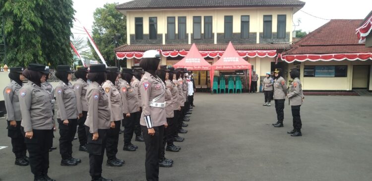 Seluruh Polwan Polres Purbalingga Diperiksa Ketertiban dan Disiplin