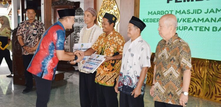 Pemkab Banyumas Berikan Insenfit pada 400 Petugas Rumah Ibadah