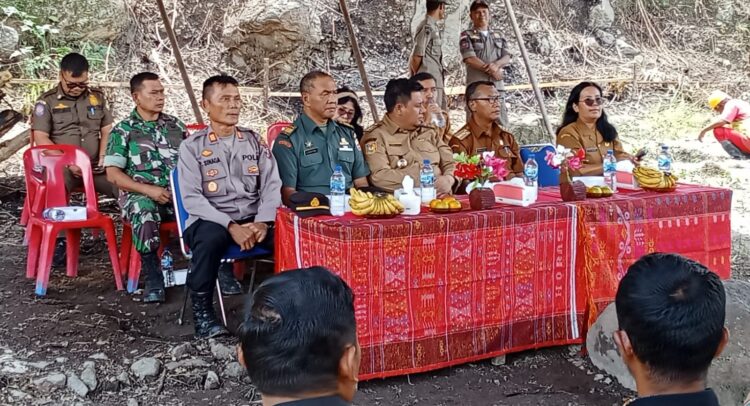 Dukungan Polsek Palipi dalam Pembangunan Pantai Pallombuan