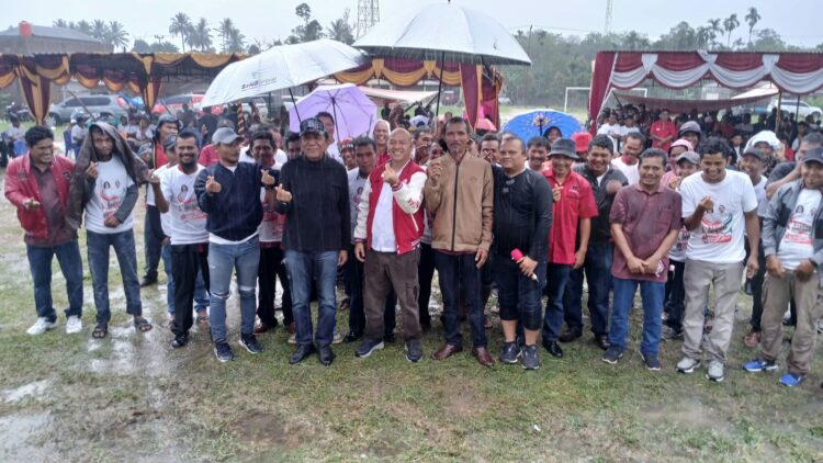 “Diguyur Hujan; Satika Simamora Semangati Ribuan Pendukung,  Pelantikan Tim Pemenenagan Kecamatan Garoga