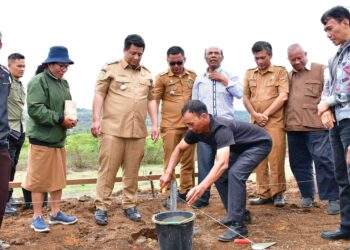 Bangun SCREEN HOUSE Buah Dan Sayur, Bupati Samosir Letakkan Batu Pertama