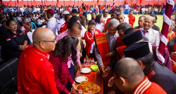 Satika-Sarlandy Terharu Dukungan Ketua Umum Keluarga Besar Suku Nias di Perhelatan Pilkada 27 November Mendatang