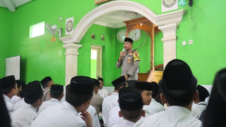 Kunjungi Ponpes, Ini Pesan Kapolres Purbalingga kepada Santri