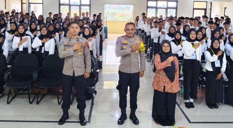 Melalui Penyuluhan, Satbinmas Polres Purbalingga Bangun Kararkter Mahasiswa Baru