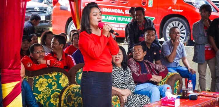 Satika Simamora Edukasi Warga di Siborongborong: Tidak Ada Politik Dinasti, Bupati Dipilih Langsung Oleh Rakyat